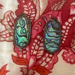 Kendra scott pearl earrings / Abalone Shell color
